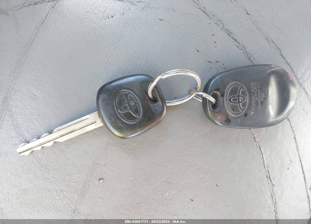2010 TOYOTA SIENNA XLE VIN: 5TDYK4CC1AS339231