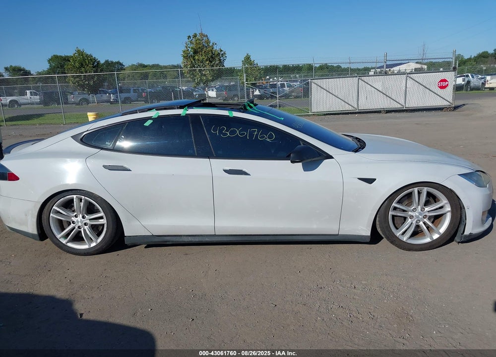 2015 TESLA MODEL S VIN: 5YJSA1H21FFP76844