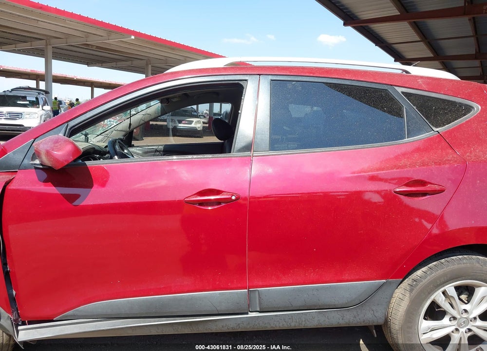 2010 HYUNDAI TUCSON VIN: KM8JU3AC7AU067591