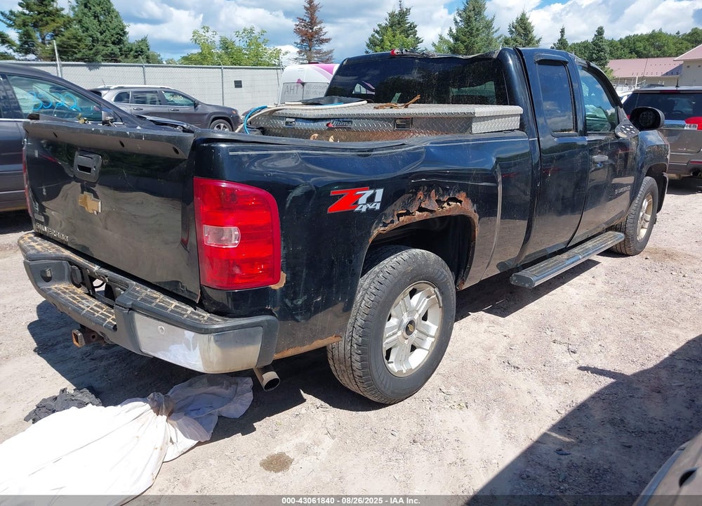 2011 CHEVROLET SILVERADO 1500 LT VIN: 1GCRKSE39BZ285389