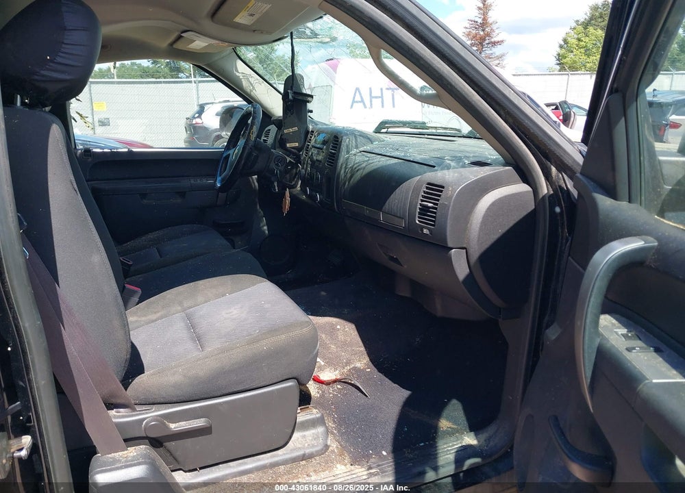 2011 CHEVROLET SILVERADO 1500 LT VIN: 1GCRKSE39BZ285389