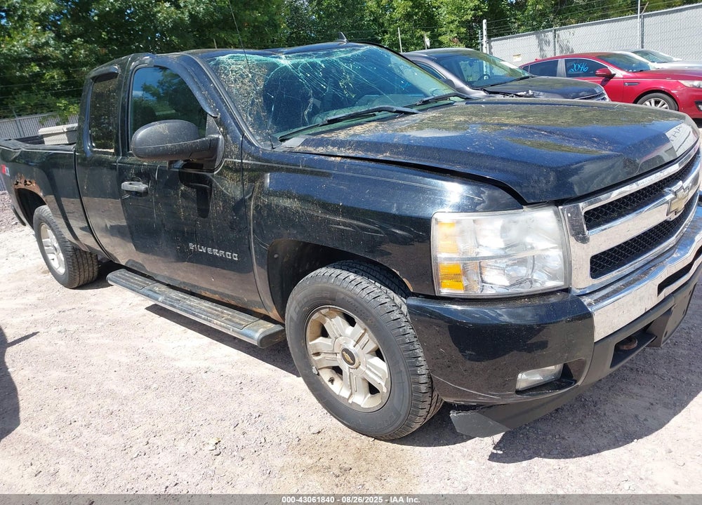 2011 CHEVROLET SILVERADO 1500 LT VIN: 1GCRKSE39BZ285389