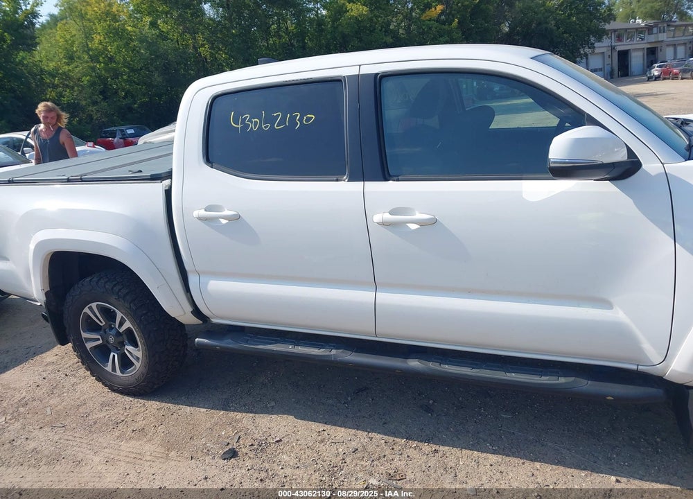 2017 TOYOTA TACOMA VIN: 3TMCZ5AN8HM092879
