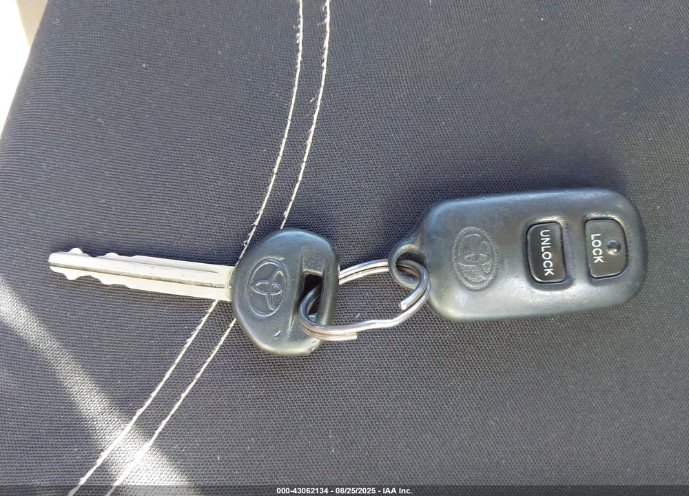 2004 TOYOTA RAV4 VIN: JTEGD20V040024536