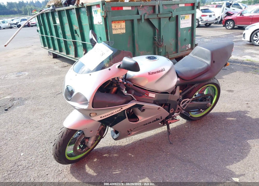 2000 KAWASAKI ZX750 P VIN: JKAZXDP11YA048082