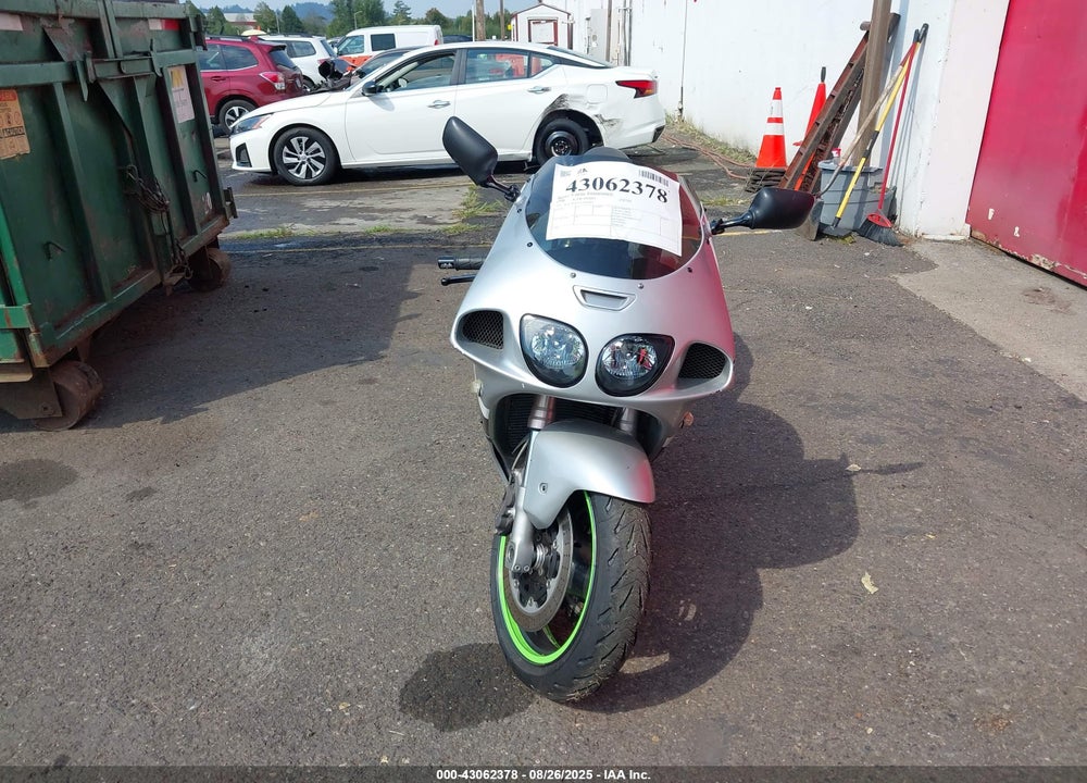 2000 KAWASAKI ZX750 P VIN: JKAZXDP11YA048082
