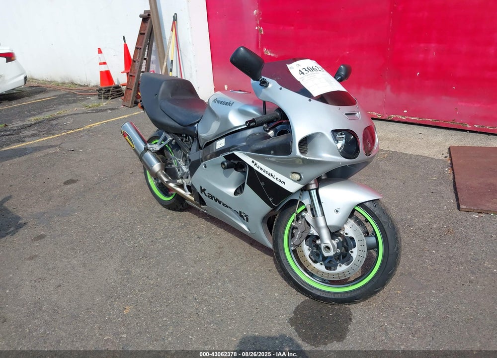 2000 KAWASAKI ZX750 P VIN: JKAZXDP11YA048082