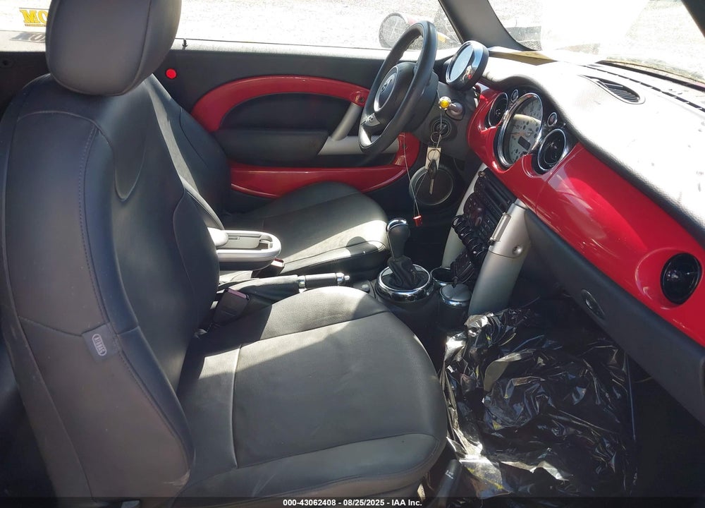 2005 MINI COOPER VIN: WMWRF33515TG12888