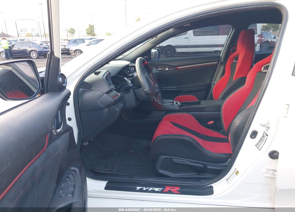 2018 HONDA CIVIC TYPE-R TOURING VIN: SHHFK8G72JU204242