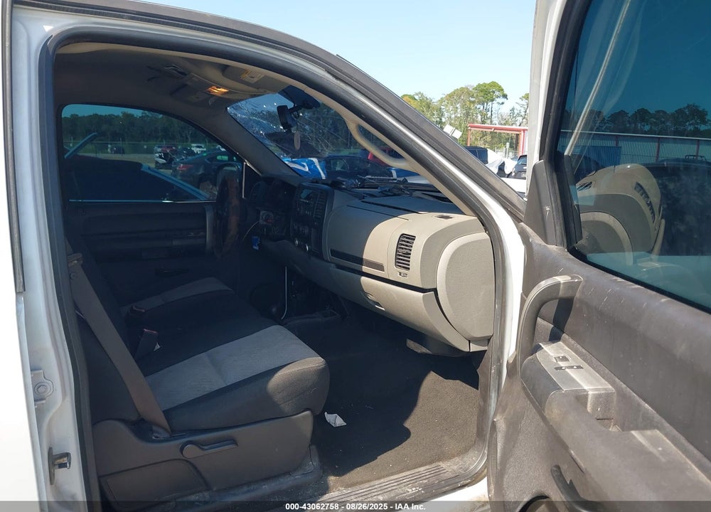 2008 CHEVROLET SILVERADO 1500 LS VIN: 2GCEK13C881181179