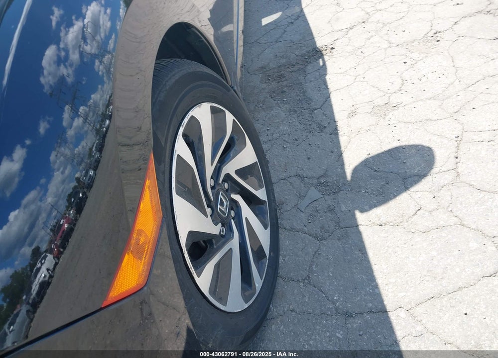 2018 HONDA CIVIC VIN: SHHFK7H2XJU410017
