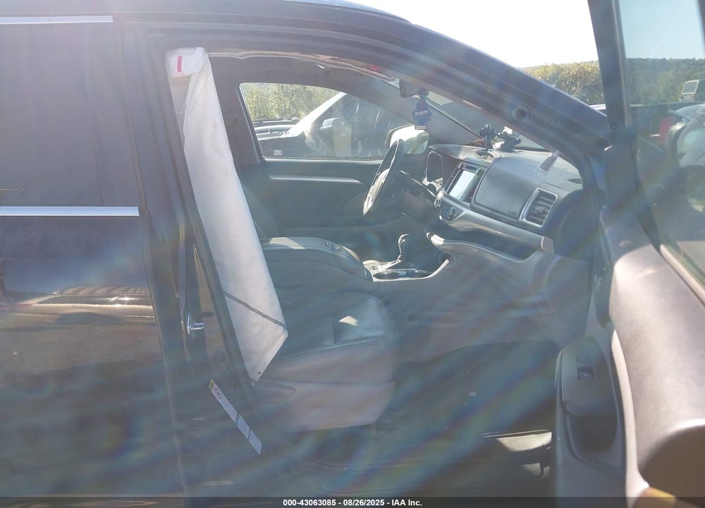 2016 TOYOTA HIGHLANDER XLE V6 VIN: 5TDJKRFH9GS316522