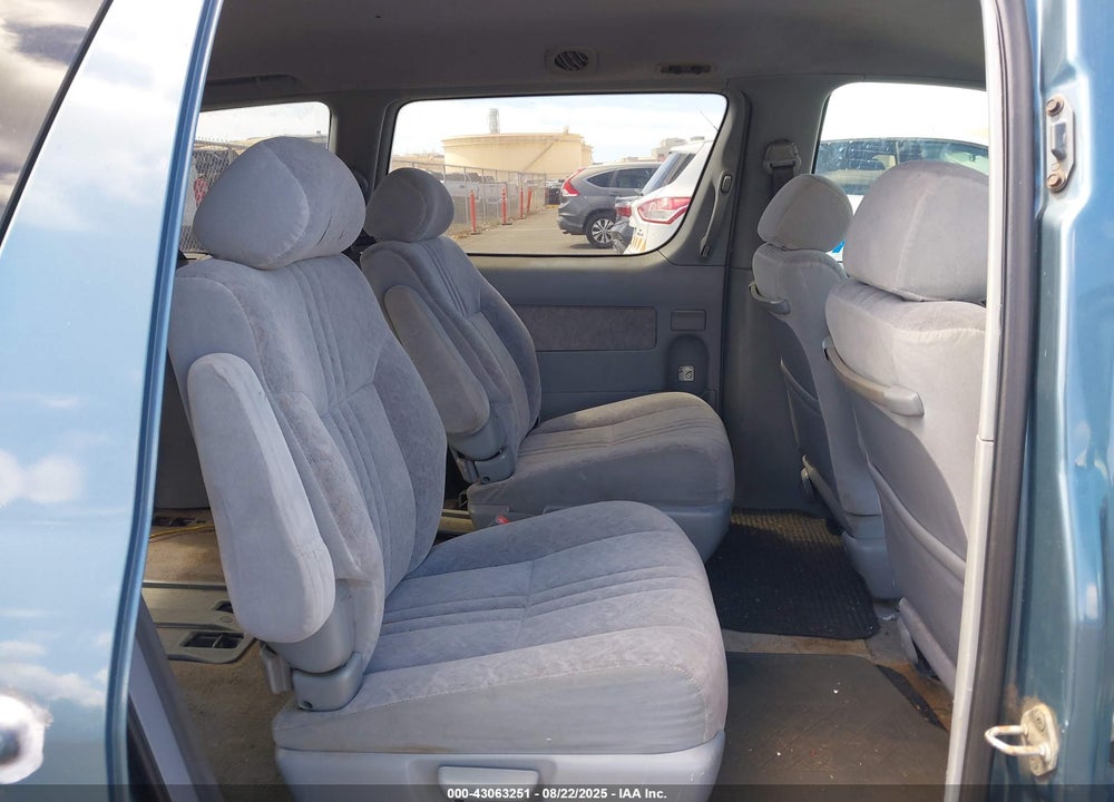 2000 TOYOTA SIENNA LE VIN: 4T3ZF13C5YU198552