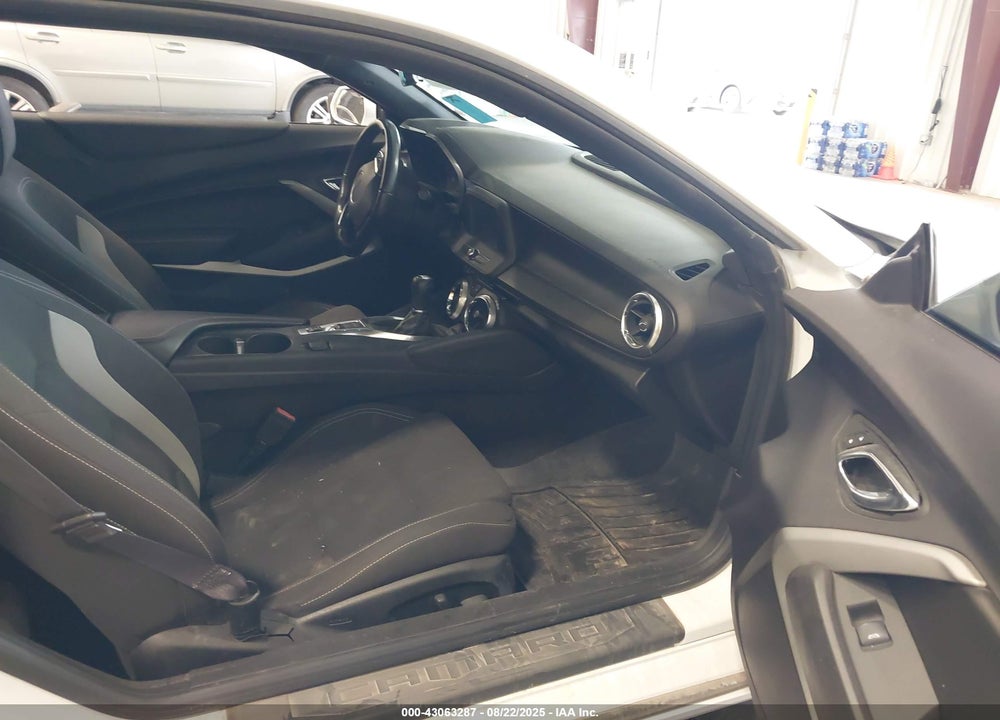 2016 CHEVROLET CAMARO VIN: 1G1FA1RX4G0172015