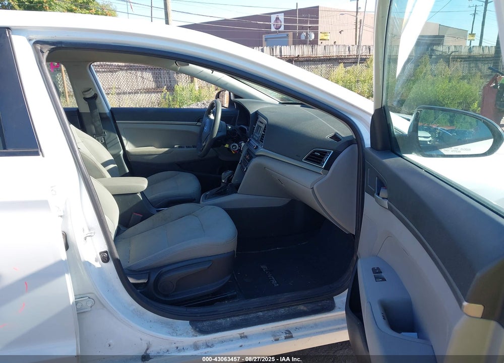2017 HYUNDAI ELANTRA VIN: 5NPD74LF9HH120513