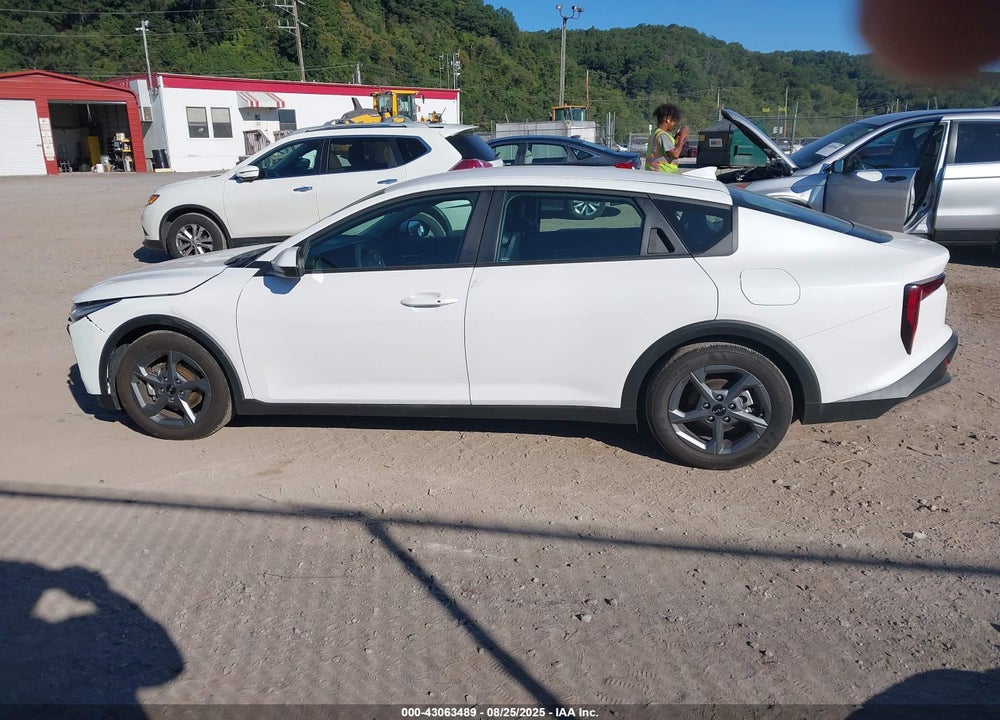 2025 KIA K4 VIN: 3KPFT4DE7SE029942