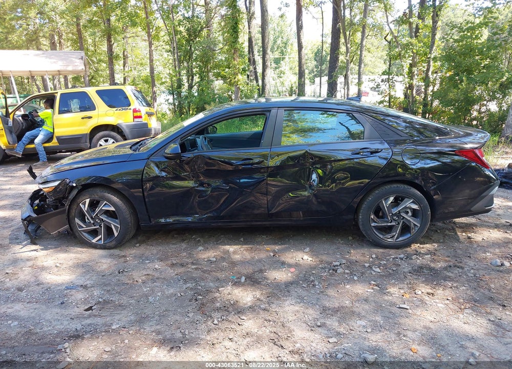 2025 HYUNDAI ELANTRA VIN: KMHLM4DG9SU973191