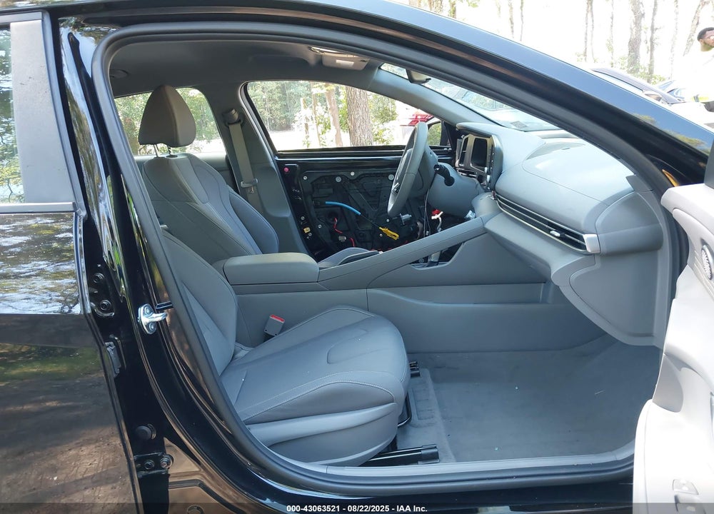 2025 HYUNDAI ELANTRA VIN: KMHLM4DG9SU973191