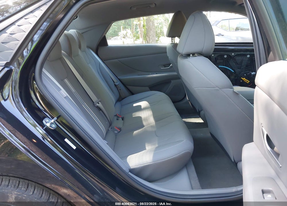 2025 HYUNDAI ELANTRA VIN: KMHLM4DG9SU973191