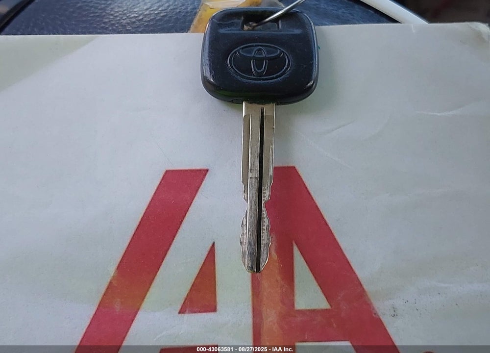 2005 TOYOTA RAV4 VIN: JTEGD20V650084628