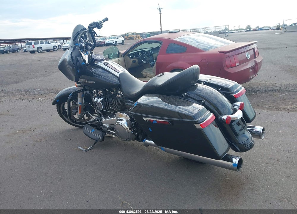 2017 HARLEY-DAVIDSON FLHX STREET GLIDE VIN: 1HD1KBC15HB683973
