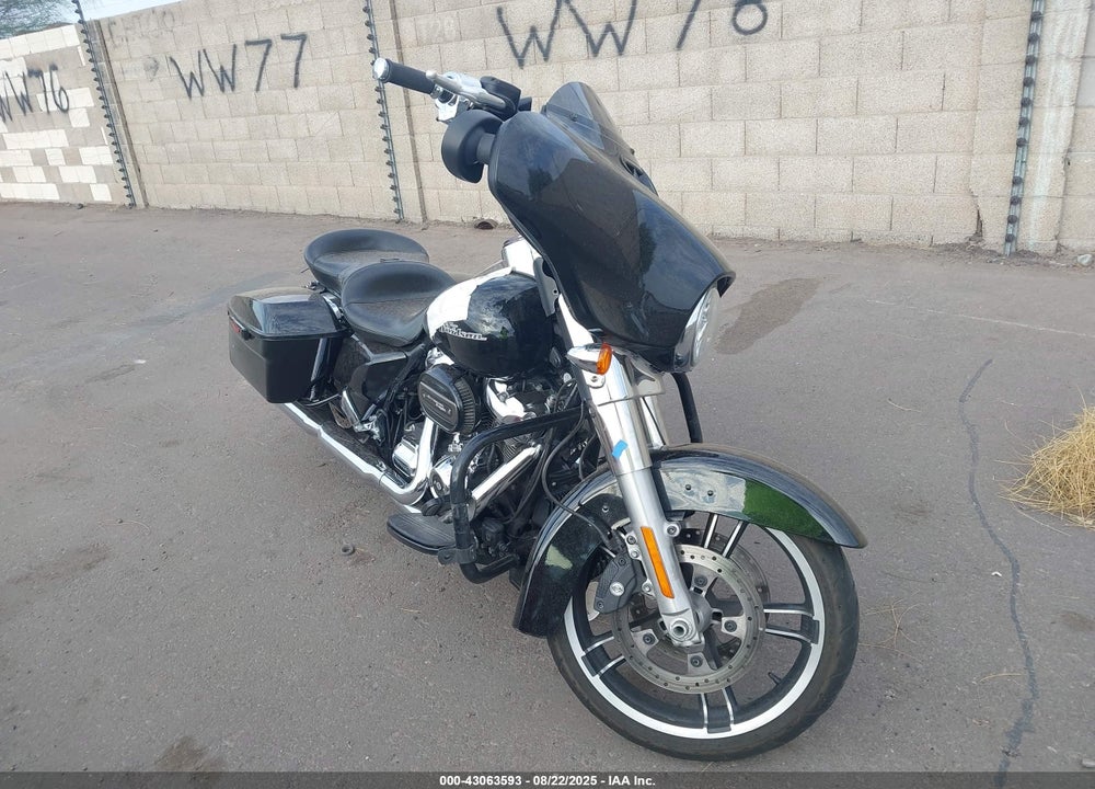 2017 HARLEY-DAVIDSON FLHX STREET GLIDE VIN: 1HD1KBC15HB683973