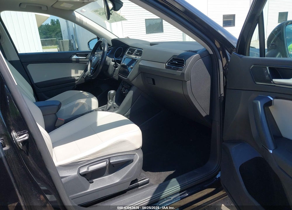 2018 VOLKSWAGEN TIGUAN 2.0T SE/2.0T SEL VIN: 3VV2B7AX7JM157337