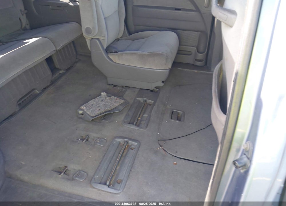2010 HONDA ODYSSEY LX VIN: 5FNRL3H20AB098004