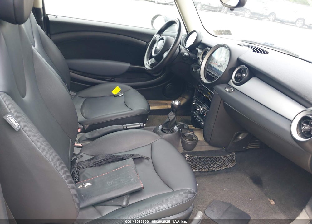 2012 MINI COOPER VIN: WMWSU3C55CT368213