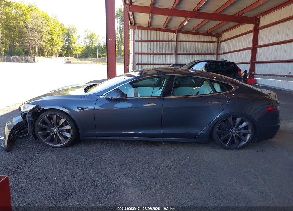 2017 TESLA MODEL S VIN: 5YJSA1E26HF230547