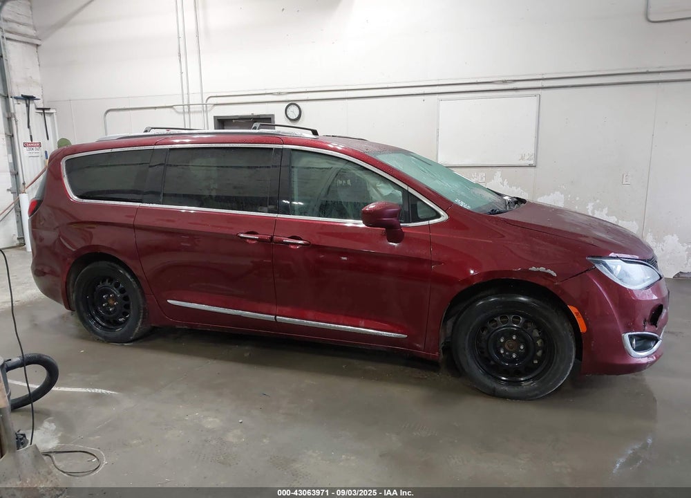 2018 CHRYSLER PACIFICA TOURING L VIN: 2C4RC1BG7JR101008