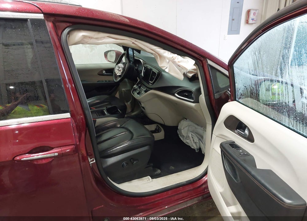 2018 CHRYSLER PACIFICA TOURING L VIN: 2C4RC1BG7JR101008
