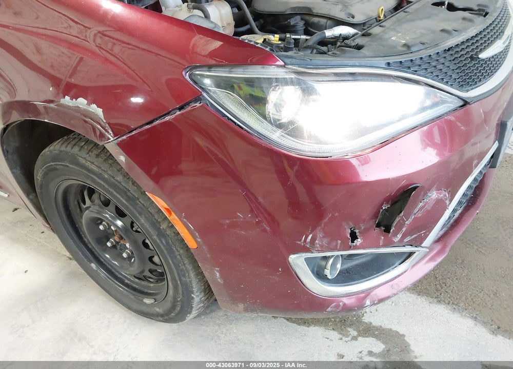 2018 CHRYSLER PACIFICA TOURING L VIN: 2C4RC1BG7JR101008