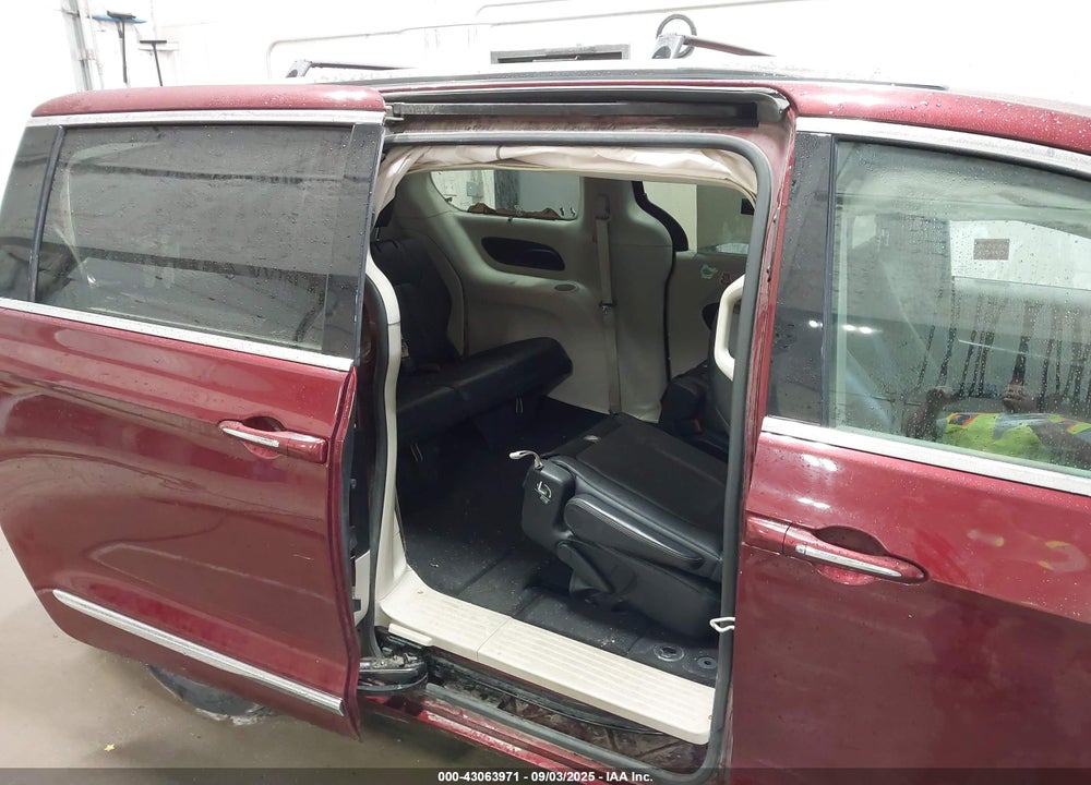 2018 CHRYSLER PACIFICA TOURING L VIN: 2C4RC1BG7JR101008