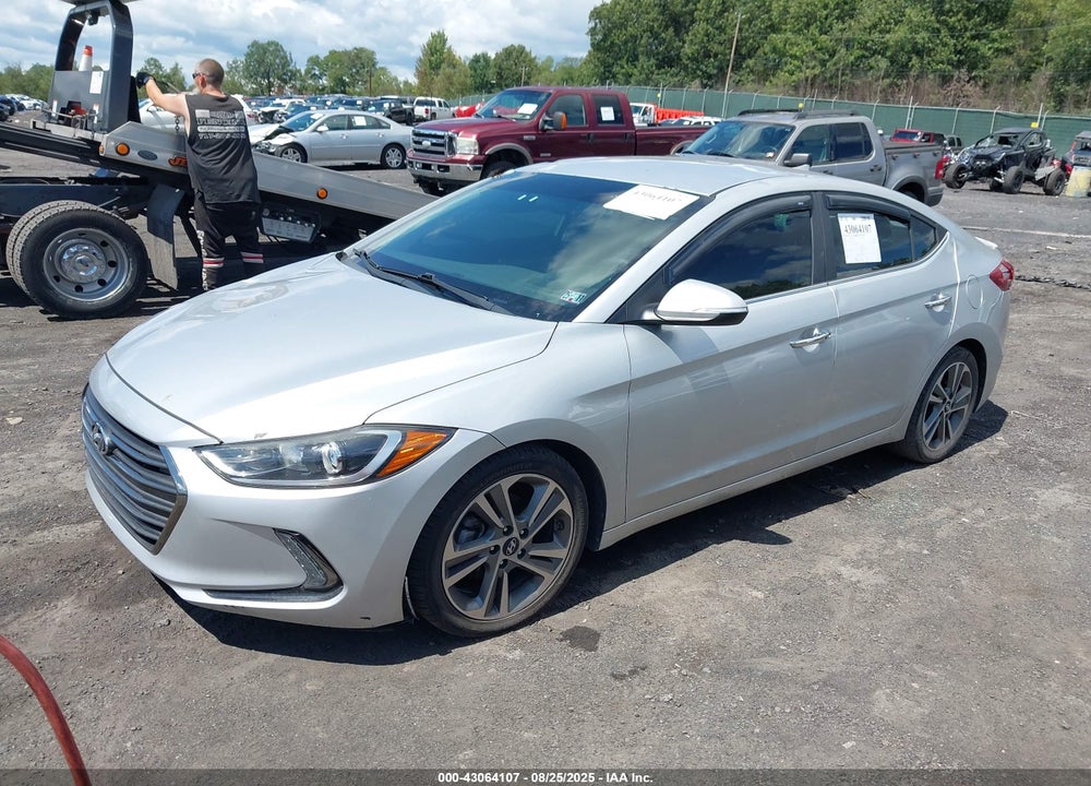 2017 HYUNDAI ELANTRA VIN: 5NPD84LF4HH093928