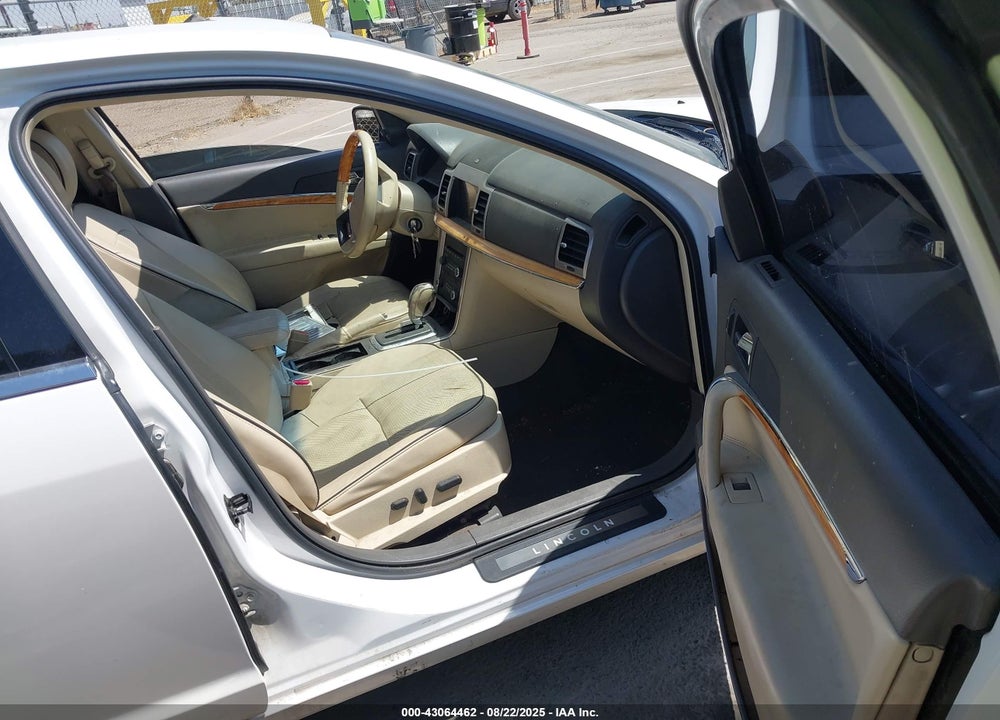 2011 LINCOLN MKZ VIN: 3LNDL2L33BR774574
