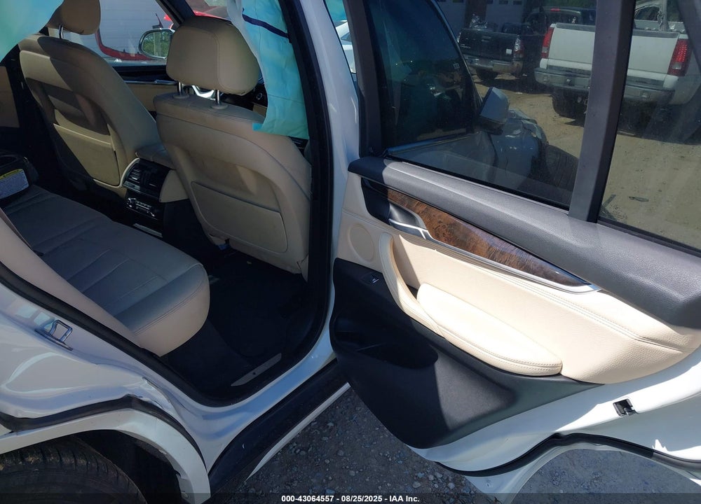 2017 BMW X5 VIN: 5UXKR0C38H0V77308