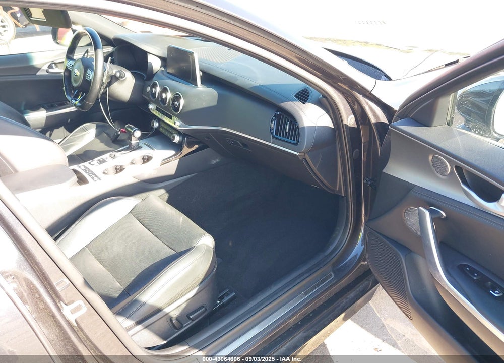 2019 KIA STINGER VIN: KNAE45LC2K6067290