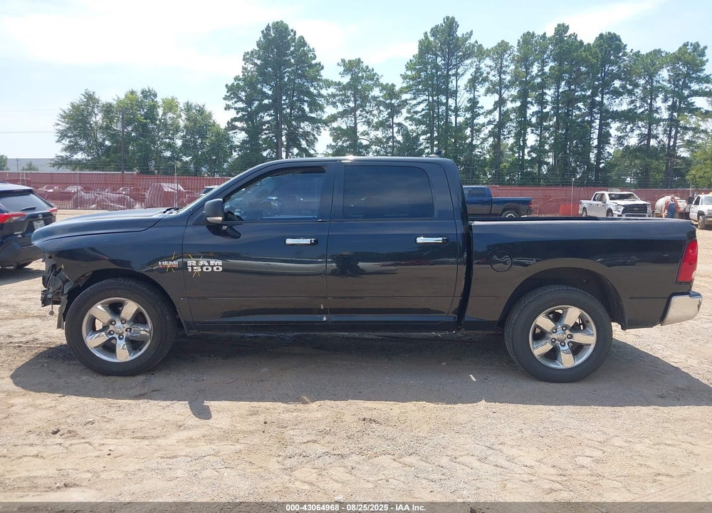 2016 RAM 1500 VIN: 1C6RR6LT0GS233615