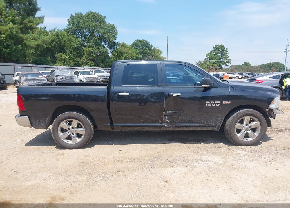 2016 RAM 1500 VIN: 1C6RR6LT0GS233615