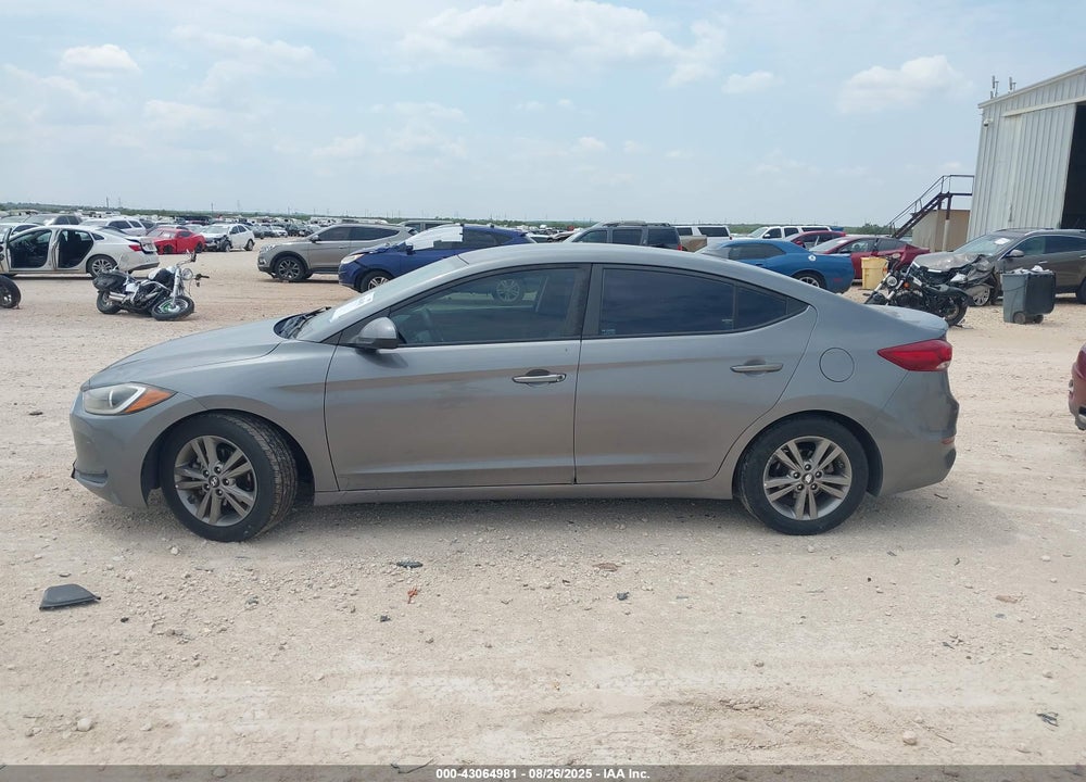 2018 HYUNDAI ELANTRA SEL VIN: 5NPD84LF7JH333527