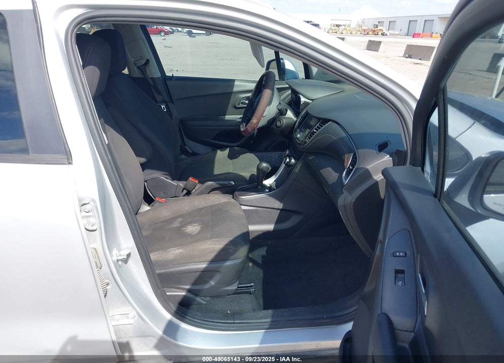 2020 CHEVROLET TRAX VIN: 3GNCJKSB1LL231587