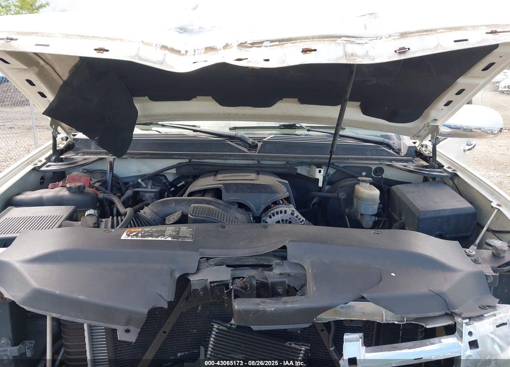 2011 CADILLAC ESCALADE VIN: 1GYS3AEF2BR305494