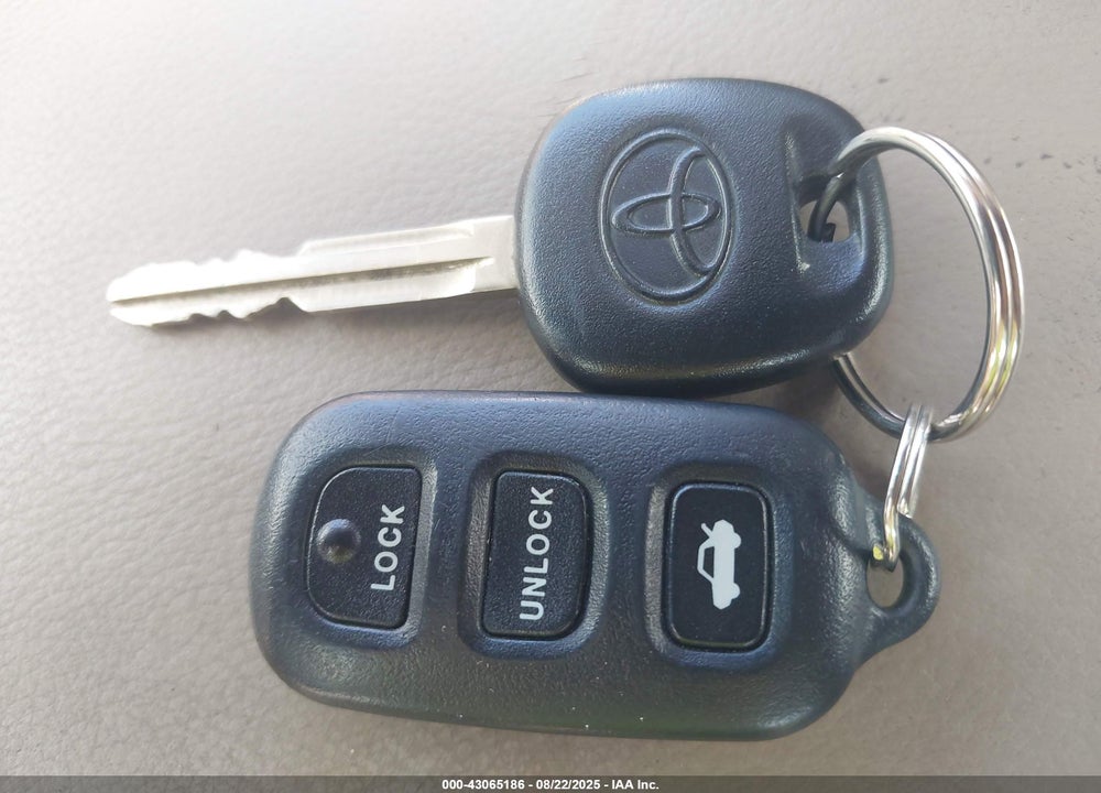 2002 TOYOTA CAMRY XLE VIN: 4T1BE32K52U111483