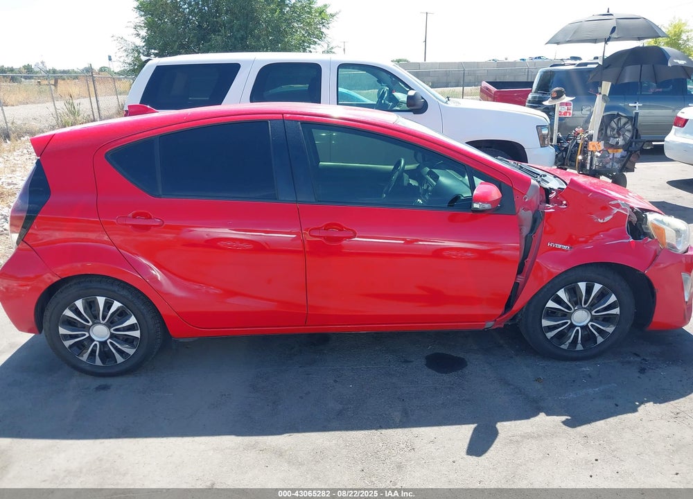 2015 TOYOTA PRIUS C VIN: JTDKDTB37F1582302