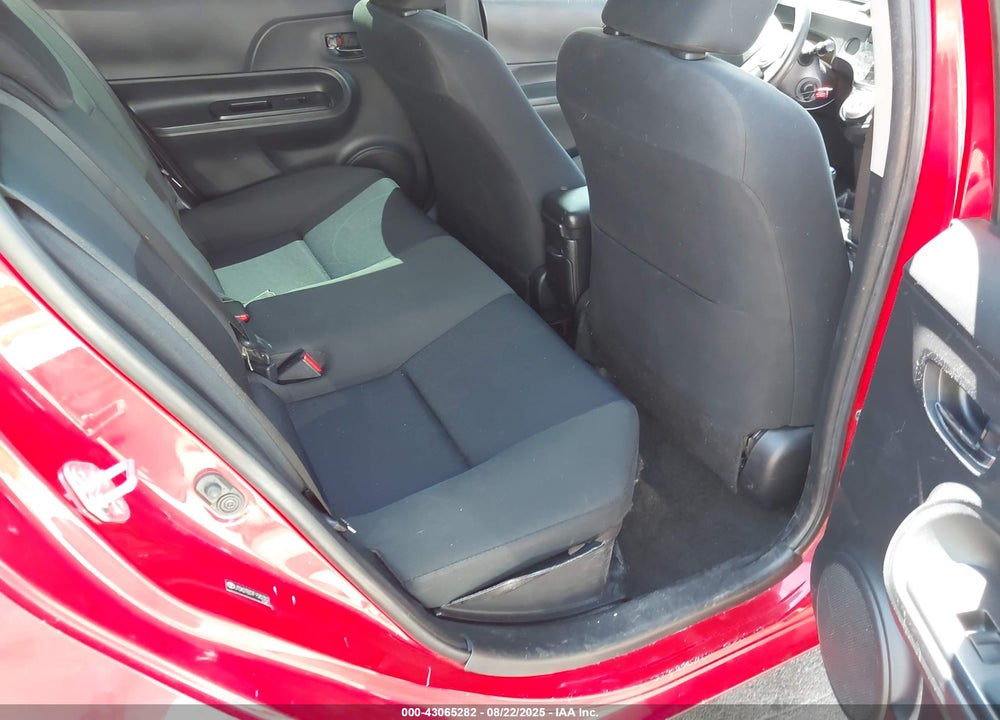 2015 TOYOTA PRIUS C VIN: JTDKDTB37F1582302