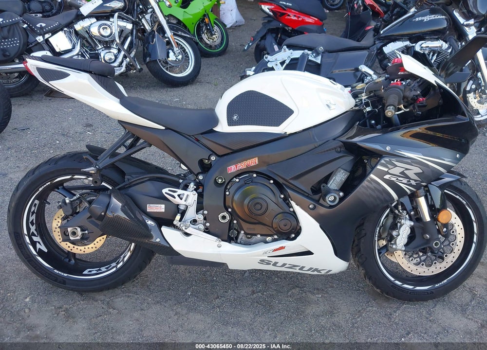2011 SUZUKI GSX-R600 VIN: JS1GN7FA0B2102893