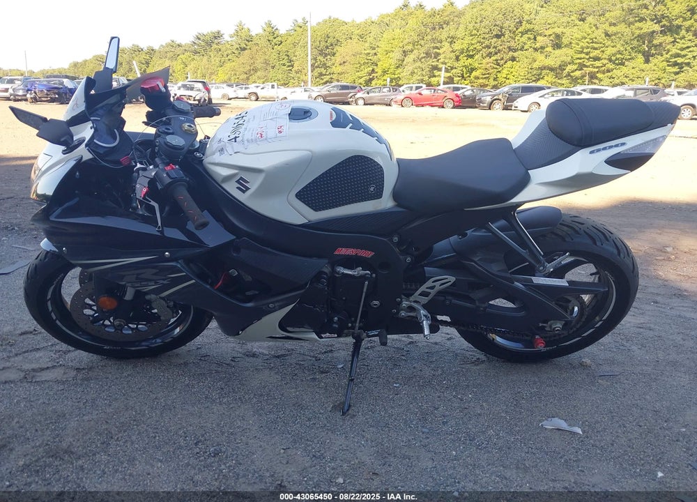 2011 SUZUKI GSX-R600 VIN: JS1GN7FA0B2102893
