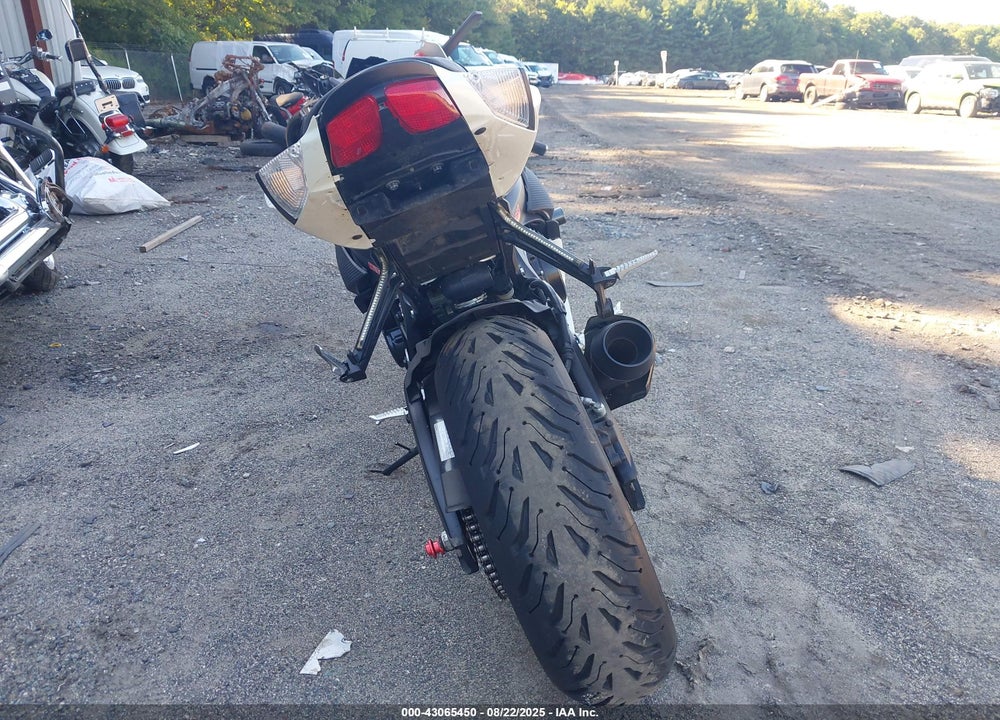2011 SUZUKI GSX-R600 VIN: JS1GN7FA0B2102893