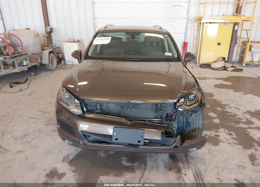 2013 VOLKSWAGEN TOUAREG VIN: WVGEF9BPXDD008121